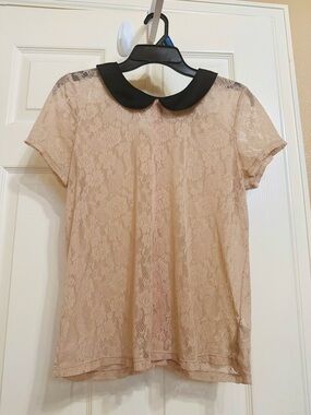 Forever 21 Blush Lace Top Size Small 💗